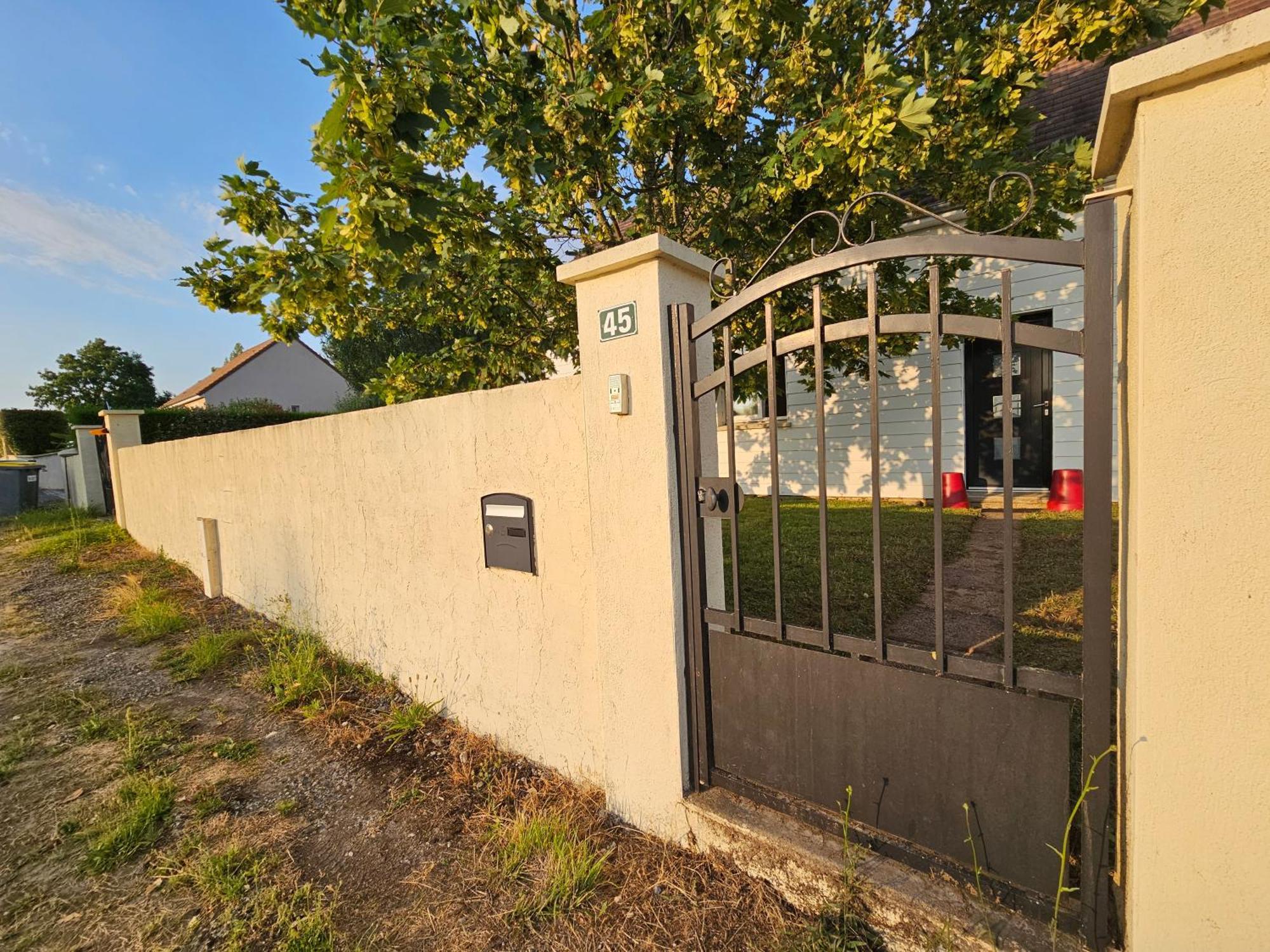 Comme A La Maison Monnaie Exterior photo